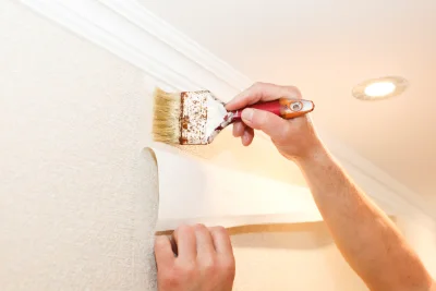 Pose de papier peint à Illartein — revêtements muraux et toiles de verre